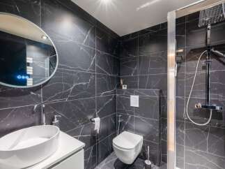Step into luxury with this stunning modern bathroom.