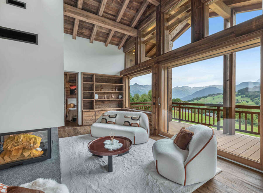 Experience luxury living in this stunning property with breathtaking mountain views.