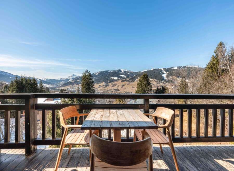 Enjoy breathtaking mountain views from this stunning property.