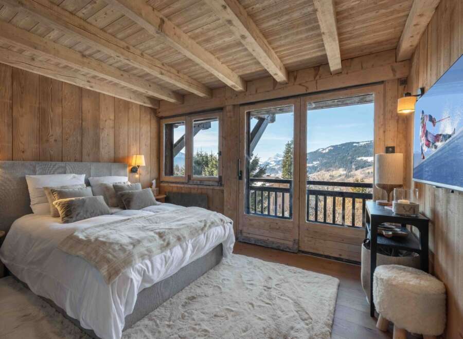 Experience the ultimate in luxury and comfort in this stunning bedroom.