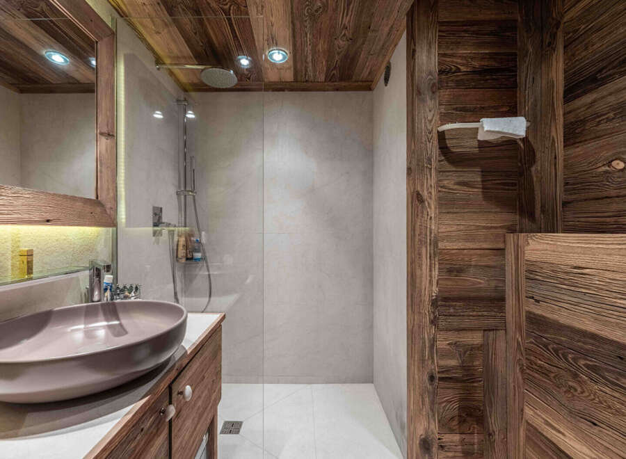 Experience rustic elegance in this stunning bathroom.
