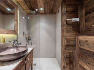Experience rustic elegance in this stunning bathroom.