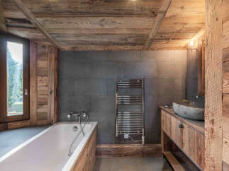 Experience rustic elegance in this stunning bathroom.