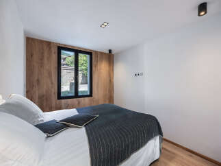 This stunning bedroom boasts a modern design with a touch of natural elegance.
