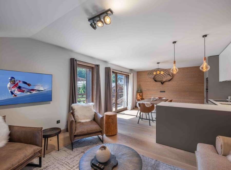Experience luxury living in this stunning property, featuring a modern interior design with high-end finishes.