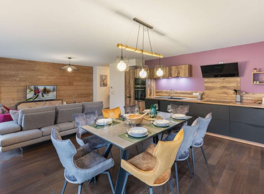Experience modern living in this stunning property, featuring a seamless blend of style and functionality.