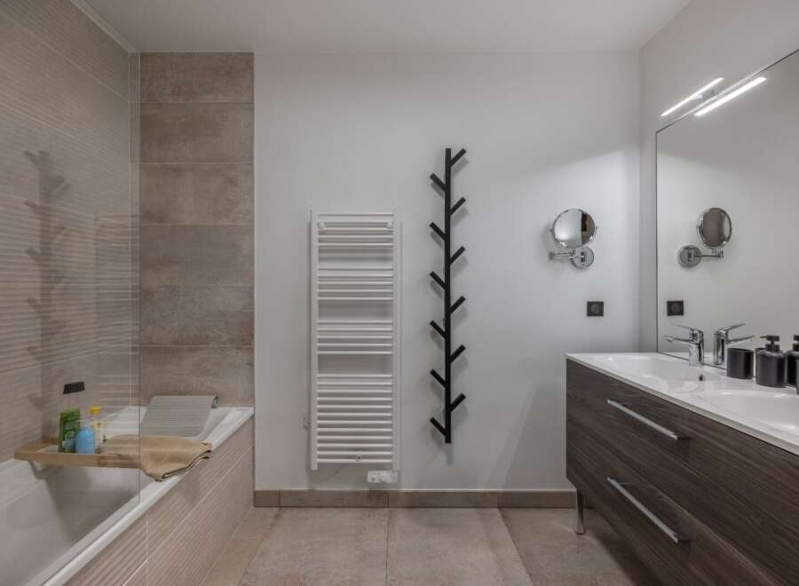 Step into this modern bathroom, featuring a sleek design and neutral color palette.
