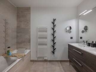 Step into this modern bathroom, featuring a sleek design and neutral color palette.