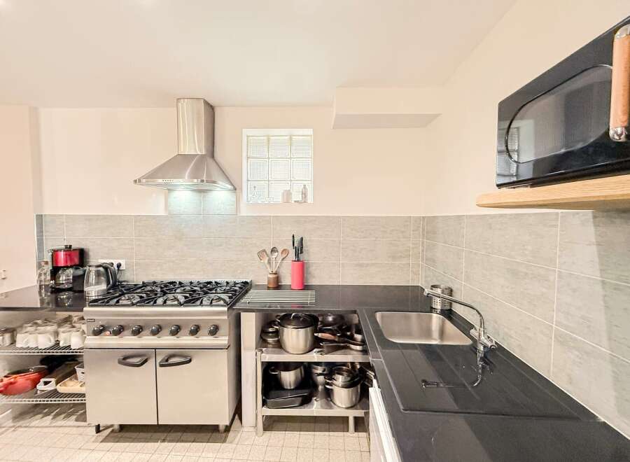 This kitchen boasts a professional-grade gas range, perfect for culinary enthusiasts.