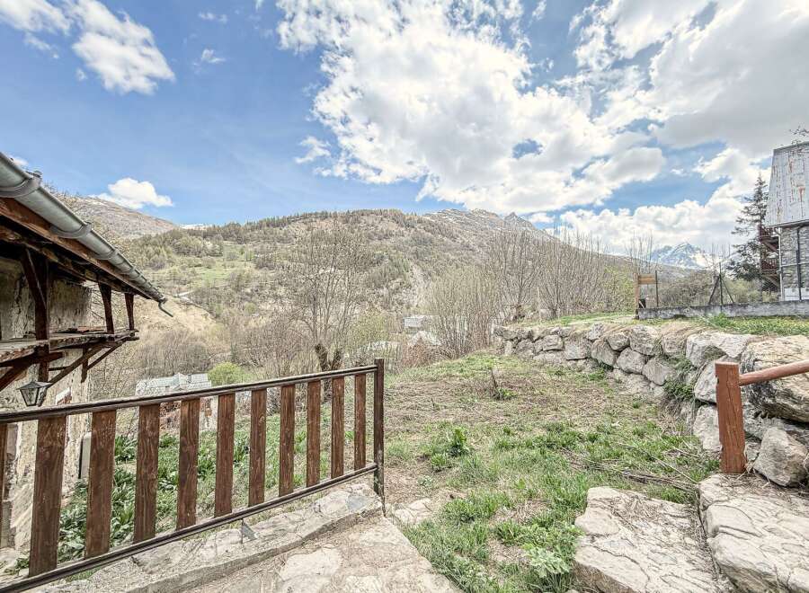 Discover breathtaking mountain views from this charming property.