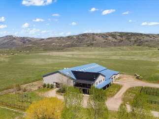Discover your dream property! This stunning estate boasts a spacious main house with a modern design and a large barn perfect for equestrian activities or storage.