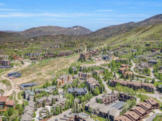 Discover luxury living in this stunning mountain retreat.