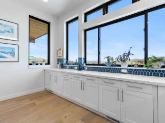 This stunning kitchen boasts a bright and airy design, perfect for modern living.