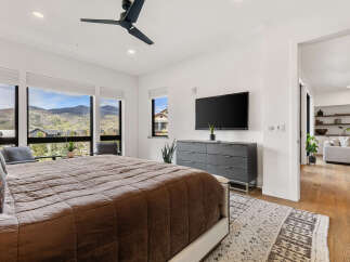 This stunning bedroom boasts a modern design with a touch of elegance.