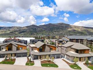 Discover luxury living in this stunning property, boasting modern architecture and breathtaking mountain views.