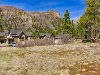 Discover a stunning property nestled in a picturesque mountain setting.