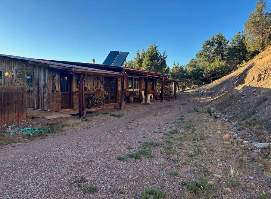 Discover this rustic cabin nestled in a serene natural setting, perfect for those seeking a peaceful retreat.