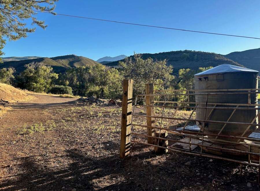 Discover this serene rural property, perfect for those seeking a peaceful escape.