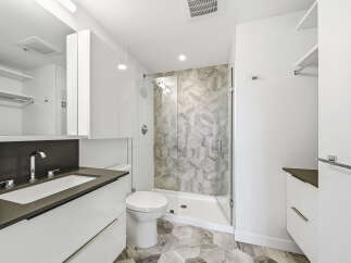Step into modern luxury with this stunning bathroom.