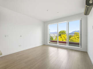 This stunning property boasts a bright and airy living space, perfect for modern living.