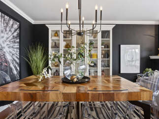 This stunning dining room features a beautiful wooden table, perfect for hosting gatherings.