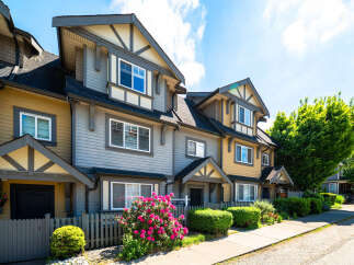 Discover the charm of this stunning townhome, boasting a modern design and prime location.