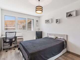 Discover this bright and airy bedroom, perfect for a peaceful retreat.