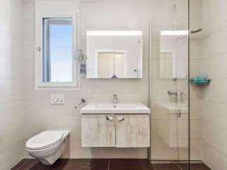This modern bathroom features a sleek design with clean lines and a bright, airy feel.
