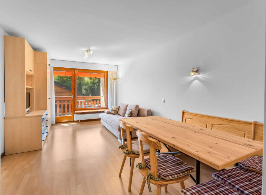 Discover this charming property featuring a bright and airy living space, perfect for relaxation and entertaining.