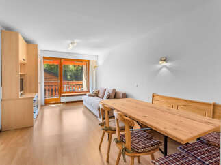 Discover this charming property featuring a bright and airy living space, perfect for relaxation and entertaining.