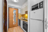 Discover this charming kitchen, perfect for culinary enthusiasts.