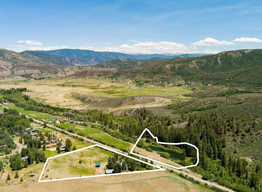 Discover this expansive property offering breathtaking mountain views and a serene natural setting.