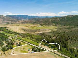 Discover this expansive property offering breathtaking mountain views and a serene natural setting.