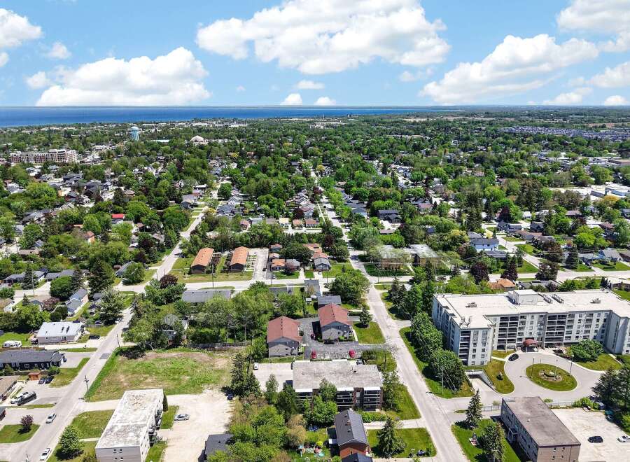 Discover this charming residential neighborhood with a mix of single-family homes and apartment buildings, perfect for families and professionals alike.