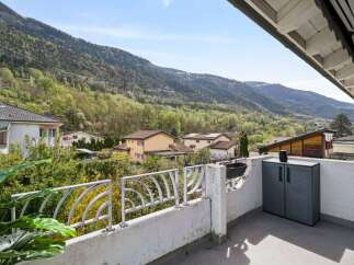 Enjoy breathtaking mountain views from this charming balcony, perfect for outdoor relaxation and entertaining.
