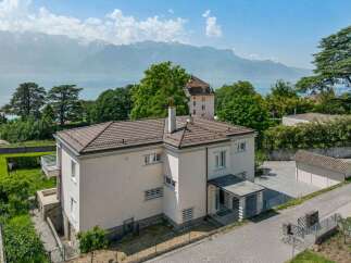 Discover this charming property offering breathtaking panoramic views of a serene lake and majestic mountains.