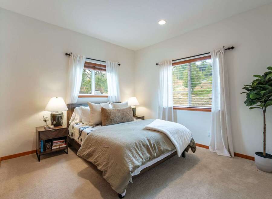 This inviting bedroom features a comfortable queen-size bed adorned with plush pillows and a cozy duvet, perfect for restful nights.