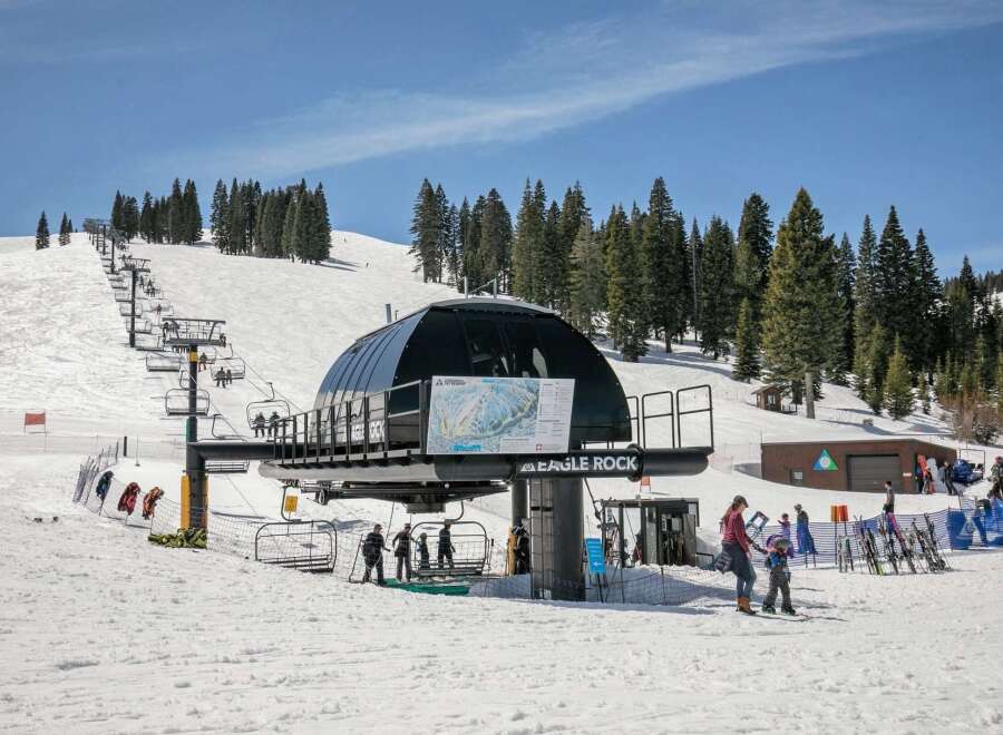 Experience the thrill of winter at this ski resort, featuring the state-of-the-art Eagle Rock chairlift for seamless access to pristine slopes.
