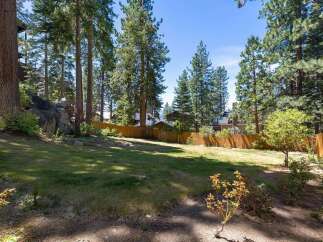 Enjoy the serene mountain lifestyle in this spacious backyard, perfect for outdoor entertaining and relaxation.