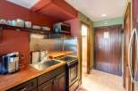 Discover this charming kitchenette, perfect for preparing simple meals during your stay.