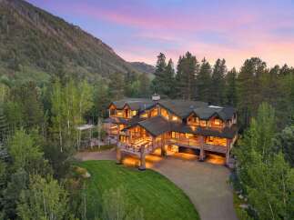 Experience luxury mountain living in this stunning log home, nestled amidst a breathtaking natural landscape.