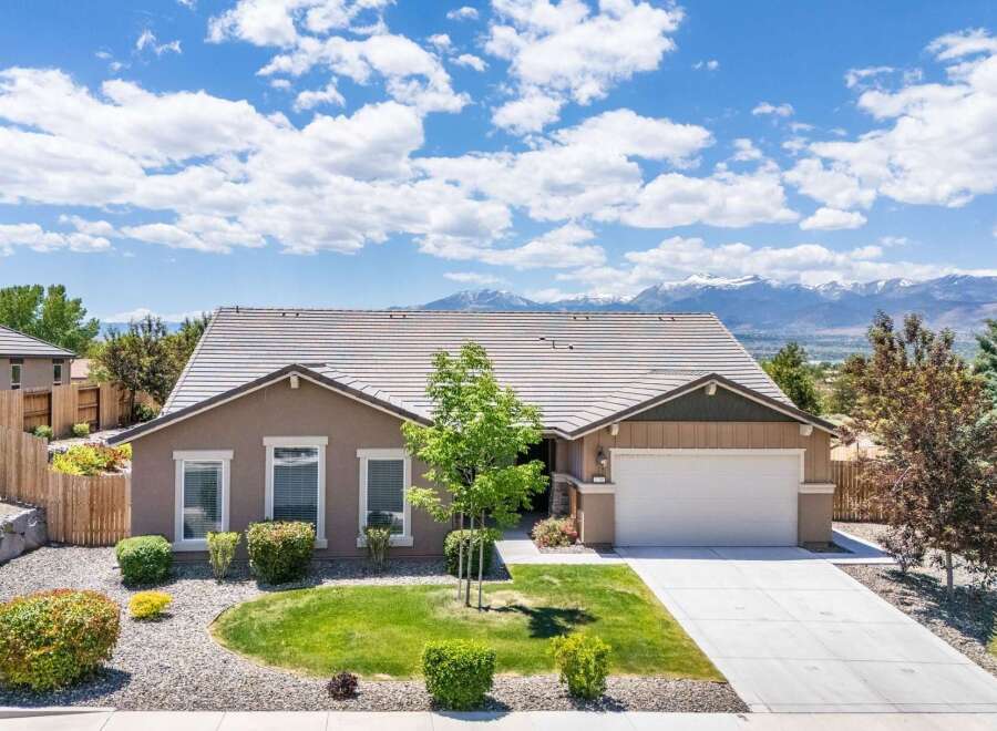 Discover this charming single-story home featuring a spacious living area and a well-maintained front yard.