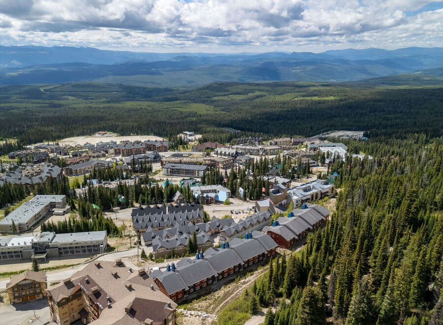 Discover this stunning mountain village offering a unique blend of modern architecture and natural beauty.