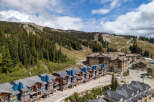 Experience mountain living in this stunning ski-in/ski-out property, offering unparalleled access to pristine slopes and breathtaking alpine views.