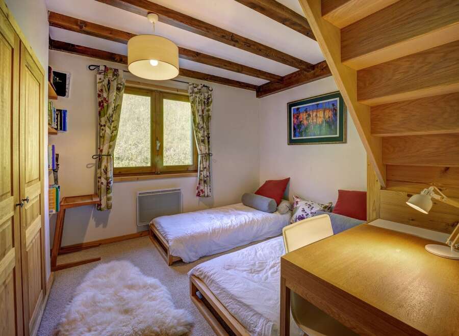 Discover this charming bedroom featuring two cozy twin beds, perfect for guests or family.