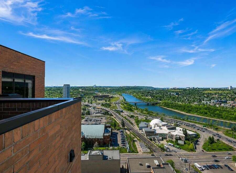 Experience breathtaking panoramic views from this stunning property, overlooking the serene river and vibrant cityscape.
