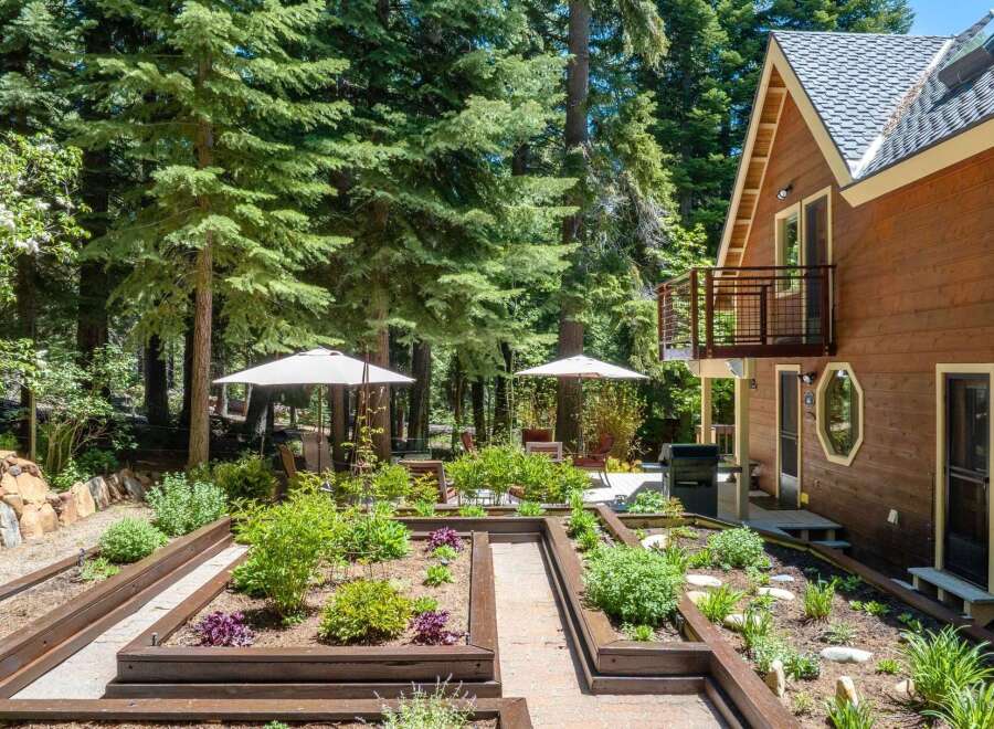Discover this charming home with a beautifully landscaped garden, perfect for outdoor living and entertaining.