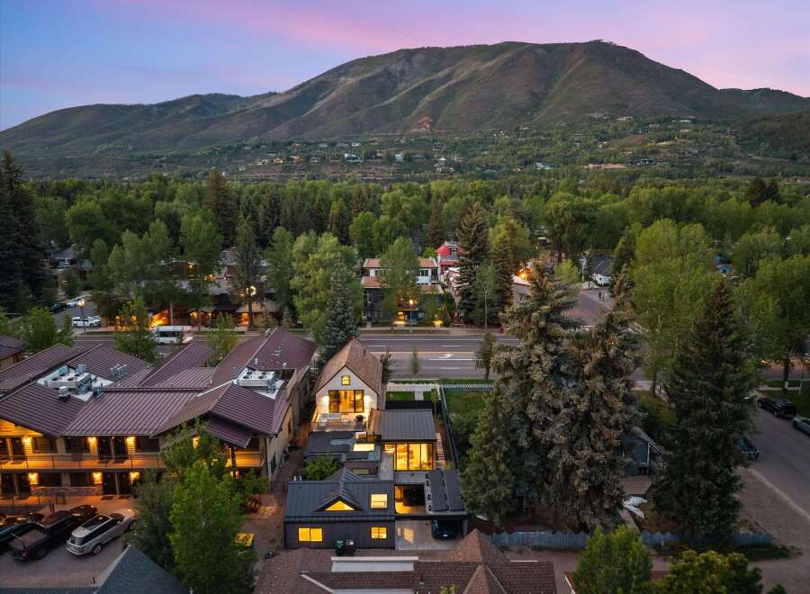 Experience modern luxury in this stunning property, featuring sleek architecture and abundant natural light.