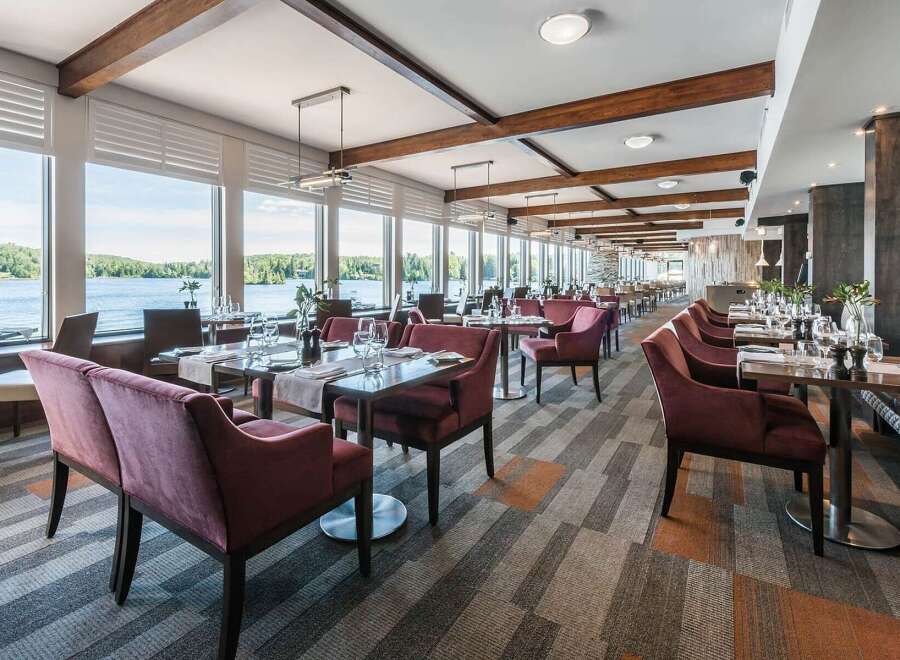 Experience elegant dining with breathtaking lake views in this stunning restaurant.