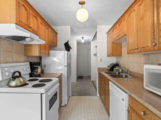 This charming kitchen features warm oak cabinetry and a practical layout, perfect for everyday cooking.